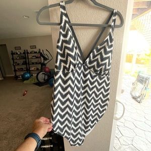 Liz Lange NWT Maternity blue/White crisscross back one piece Swimsuit. Size XL